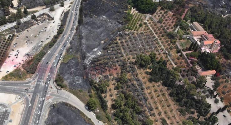 השריפה בתמונות: מנזר השתקנים בצבעי מעכב בעירה, פארק קנדה ואתר יד לשיריון