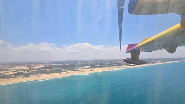 מטוס הכיבוי האיטלקי מבצע גיחות מעל הרי ירושלים
