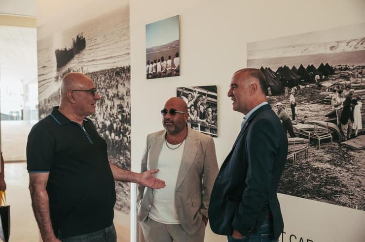 ארז כלפון, ברק אברמוב ושינו זוארץ במהלך הטקס (צילום: בית"ר ירושלים) כנס הצדעה לאוהדי בית"ר ירושלים שנפצעו במלחמה ארז כלפון ברק אברמוב שינו זוארץ