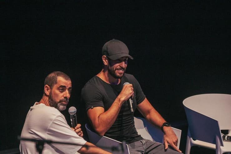 ישראלוף בשיחה עם עמדי (צילום: בית"ר ירושלים) כנס הצדעה לאוהדי בית"ר ירושלים שנפכנס הצדעה לאוהדי בית"ר ירושלים שנפצעו במלחמה עידן עמדי אסי ישראלובצעו במלחמה