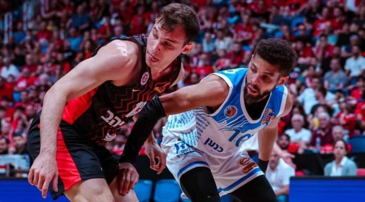 רועי הובר מול קנדל מקולום