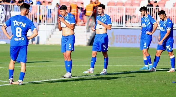 שחקני הפועל עפולה בפנים נפולות