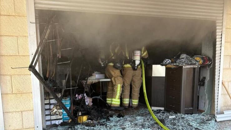 שריפה בחנות לממכר בגדים ברחוב בן עמי בעיר עכו