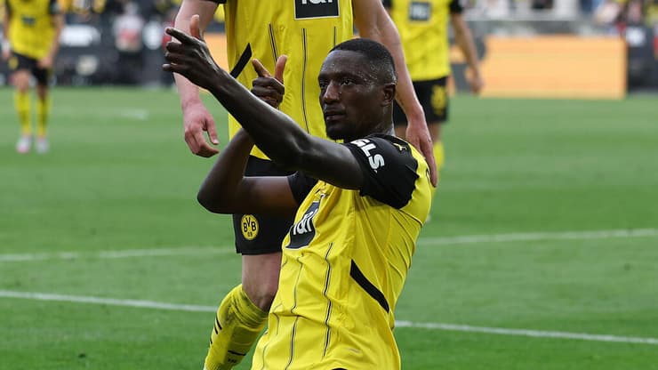 19 שערי ליגה העונה. גיראסי חוגג