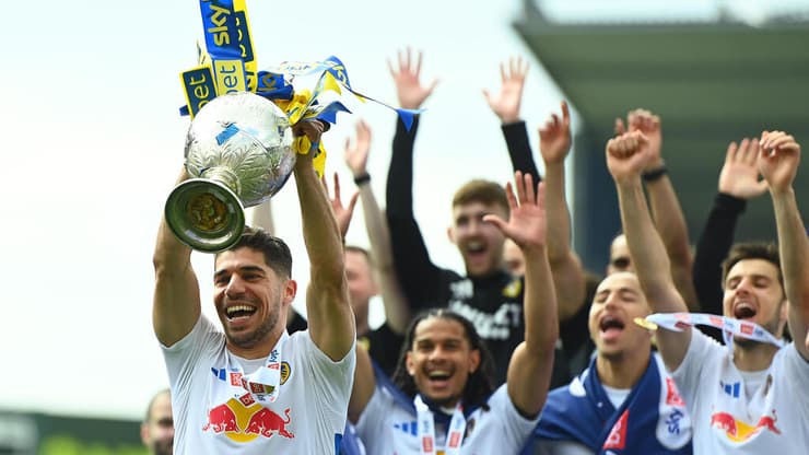 סולומון עם התואר