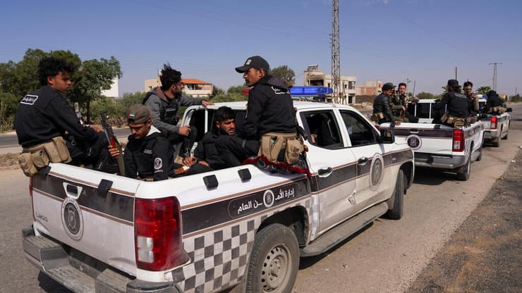 כוחות הביטחון הסוריים באזור העימותים (צילום: REUTERS/Karam Al-Masri) כוחות הביטחון הסורים