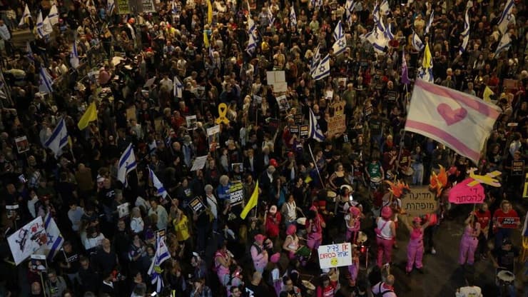 הפגנת משפחות החטופים בשער בגין