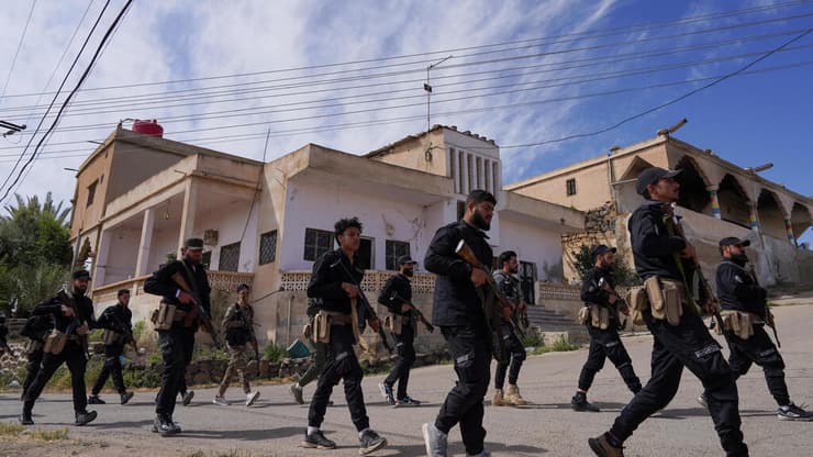 כוחות הביטחון הסוריים באזור העימותים (צילום: REUTERS/Karam Al-Masri) כוחות הביטחון הסורים