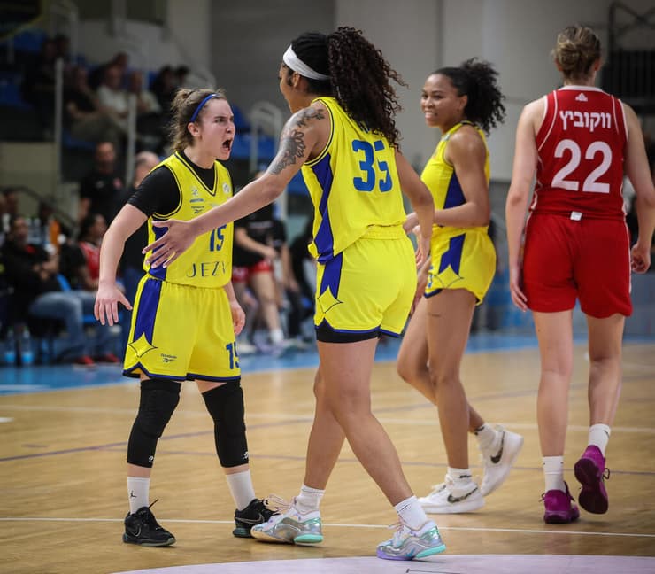 סער והחברות יודעות שזה היום שלהן