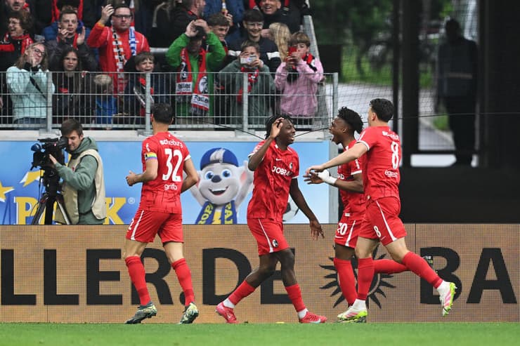 שחקני פרייבורג חוגגים