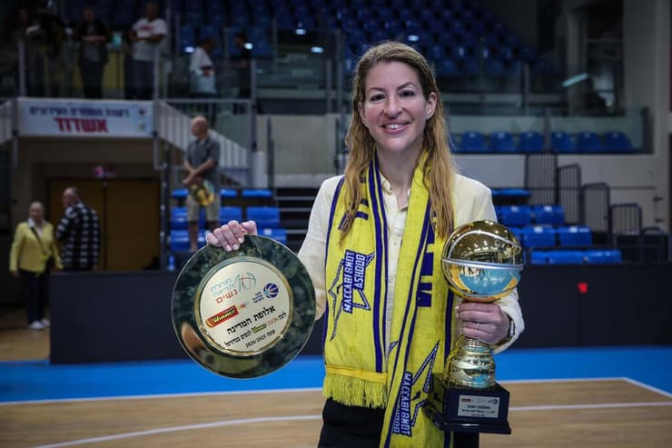 שירה העליון ותואר מאמנת העונה בליגת הנשים