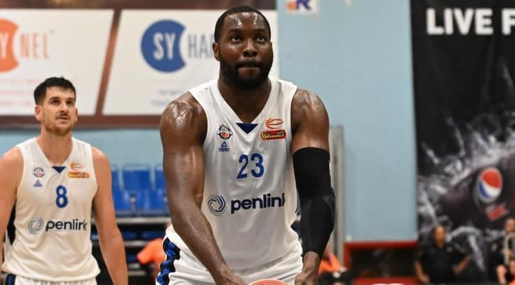 ממשיך עוד עונה בהרצליה. אונואקו