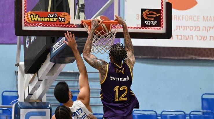 מייקל קייזר מטביע