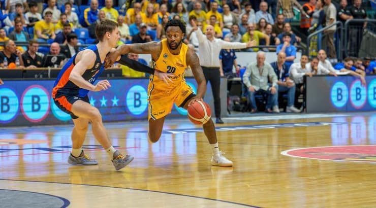 ליוואי רנדלוף בפעולה