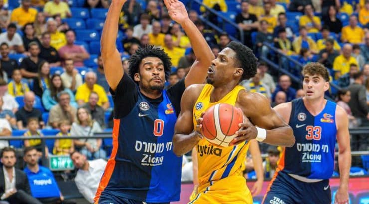 ג'יילן הורד מול ריקי לינדו