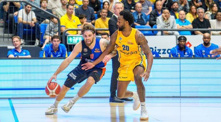 צוף בן משה מול ליוואי רנדולף