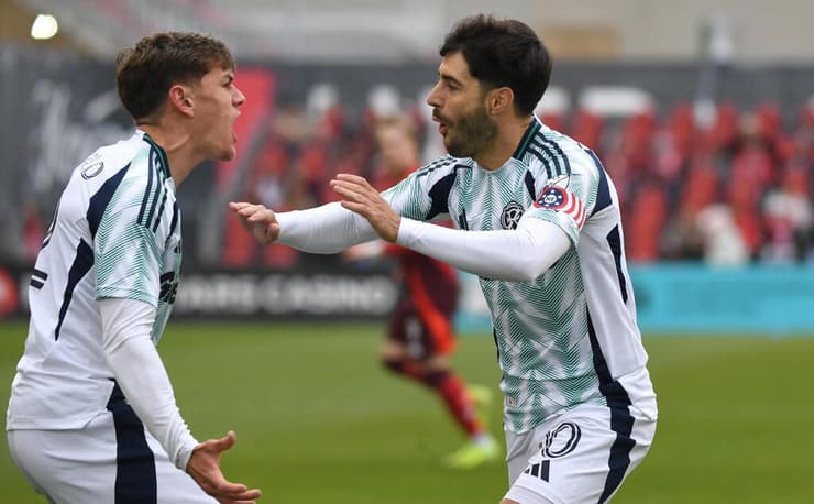 פיינגולד חוגג עם חיל