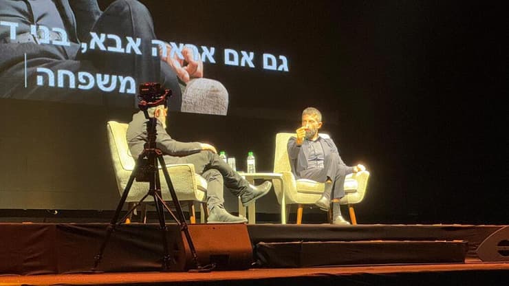 "במסגדים היו אנשים שדחפו לכיסים של אבא שלי אלפי דולרים או דינרים". "הנסיך הירוק" מסעב חסן יוסף (צילום: לירון מילוא) מתוך: "הנסיך הירוק" מסעב חסן יוסף