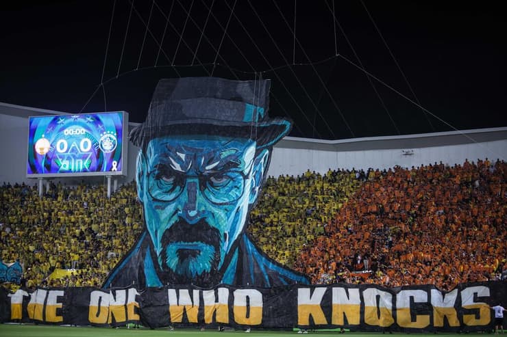 התפאורה של אוהדי מכבי ת"א (צילום: עוז מועלם) אוהדי מכבי ת"א