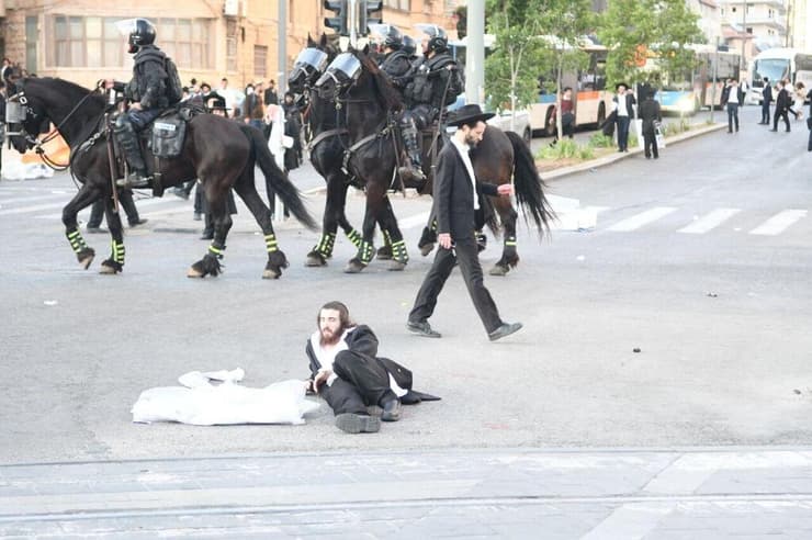 חסימת צומת מרכזי ב ירושלים, הפגנת חרדים נגד גיוס