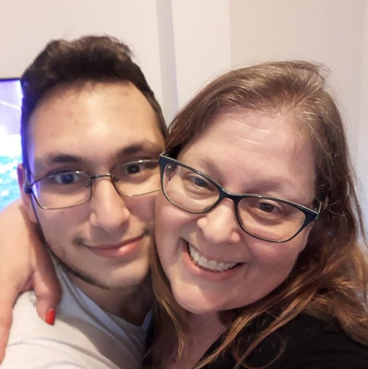 חירות נמרודי עם בנה תמיר 