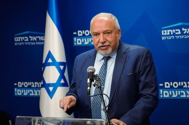 אביגדור ליברמן, יו"ר ישראל ביתנו בישיבת סיעה