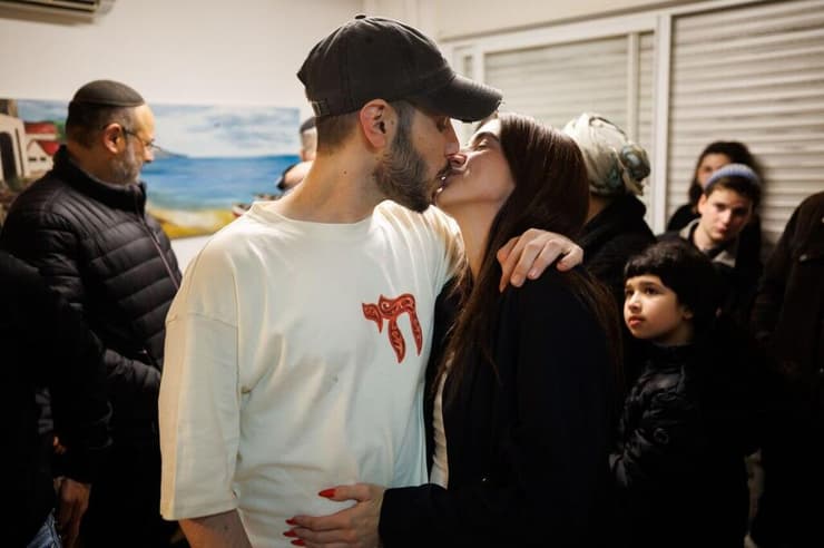 זיו קורן ליווה את שורד השבי אלי-ה כהן בשובו לישראל משבי חמאס