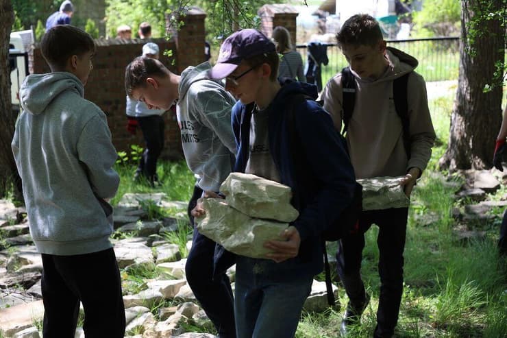 השבת המצבות היהודיות לבית העלמין בפשיסחה, במימונו של ארכיבישוף נוצרי