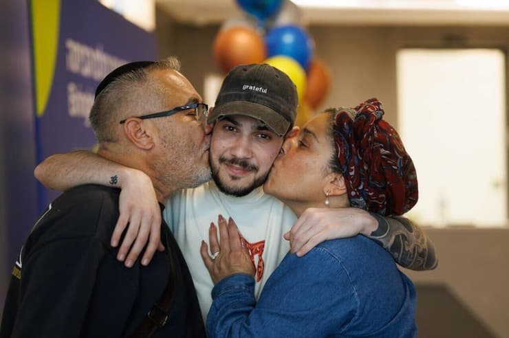זיו קורן ליווה את שורד השבי אלי-ה כהן בשובו לישראל משבי חמאס
