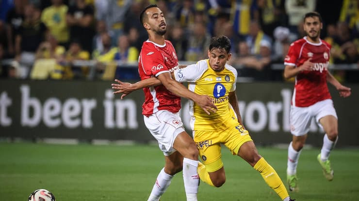 הכי צמוד שיש. פטאצ'י מול פרץ (צילום: עוז מועלם) פטאצ'י