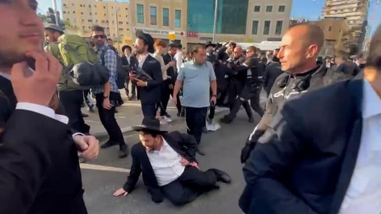 צילום: עידן בלומהוף חסימת צומת מרכזי ב ירושלים, הפגנת חרדים נגד גיוס