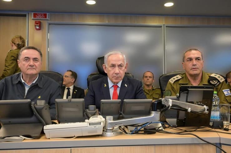 ראש הממשלה בנימין נתניהו בבור חיל-האוויר בקריה בזמן התקיפה בתימן