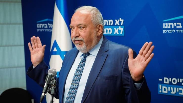 אביגדור ליברמן, יו"ר ישראל ביתנו בישיבת סיעה