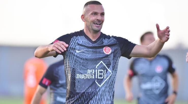 בן שהר חוגג את שער היתרון (חגי מיכאלי) בן שהר חוגג את שער היתרון