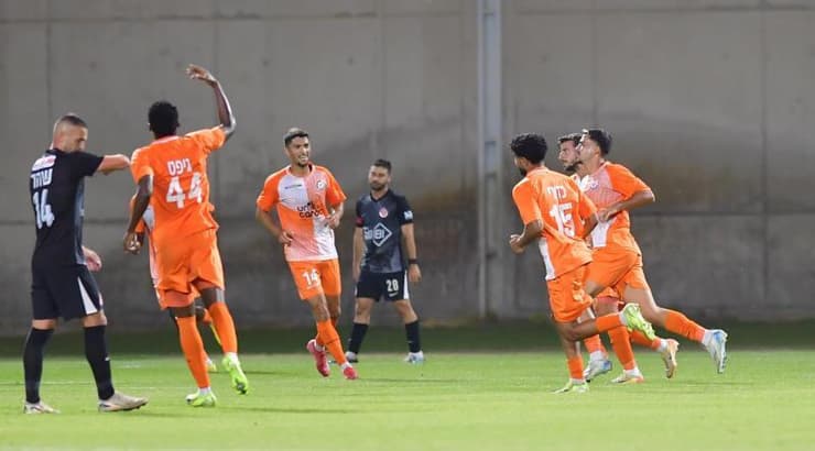 שחקני ראשון לציון חוגגים (חגי מיכאלי) שחקני ראשון לציון חוגגים