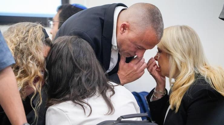 שרה נתניהו נכנסת לעדותה במשפט כנגד סילבי גנסיה בבית הדין האזורי לעבודה בירושלים