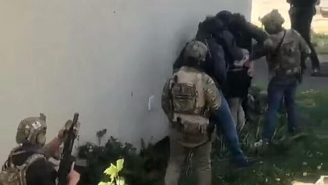 מחוץ לבית חשוד ב טרור שנעצר ב רוצ'דייל בריטניה 4 במאי תא טרור איראני