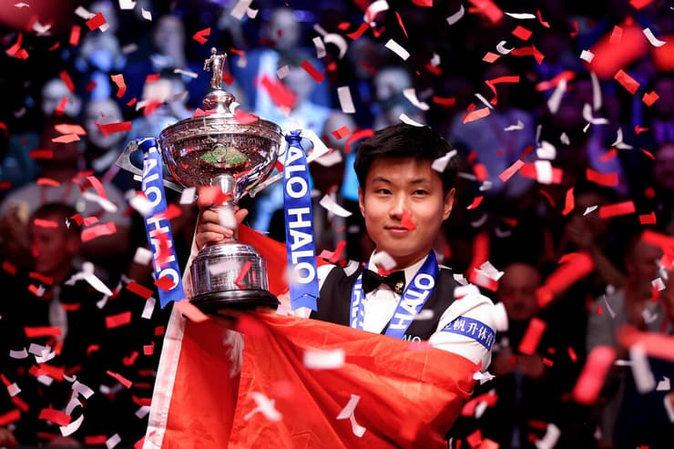 ז'או והגביע (צילום: George Wood/Getty Images) ז'או שינטונג