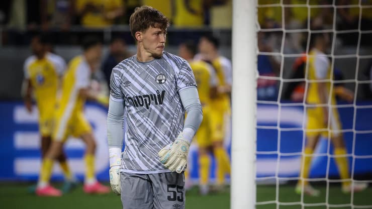 חתם לשלוש וחצי שנים נוספות בהפועל באר-שבע. ניב אליאסי (צילום: עוז מועלם) שוער הפועל באר-שבע ניב אליאסי