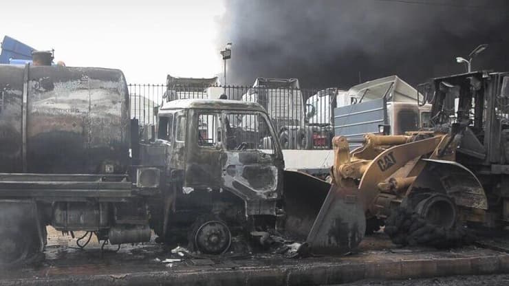 ההרס לאחר התקיפה בתחנת הכוח דהבאן בצנעא, תימן