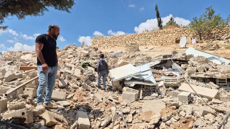 25 מבנים נחרבו בחאלת א-דבע, קהילה בדואית קטנה במסאפר יטא שבחברון