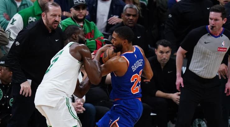 ברידג'ס לוקח את הכדור מבראון