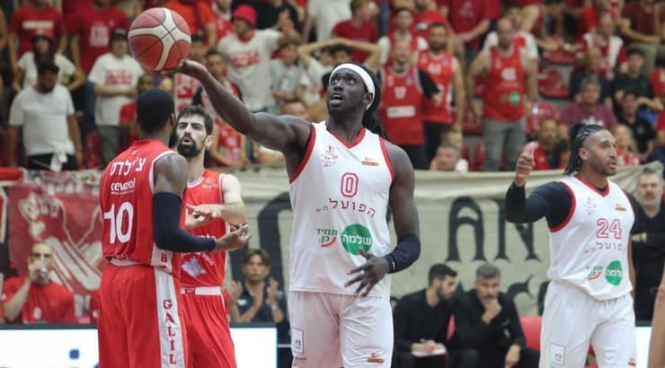 ג'ונתן מוטלי (עמרי שטיין) ג'ונתן מוטלי