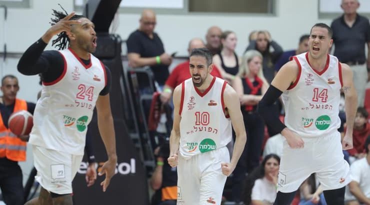 שחקני הפועל תל אביב בטירוף (עמרי שטיין) שחקני הפועל תל אביב בטירוף