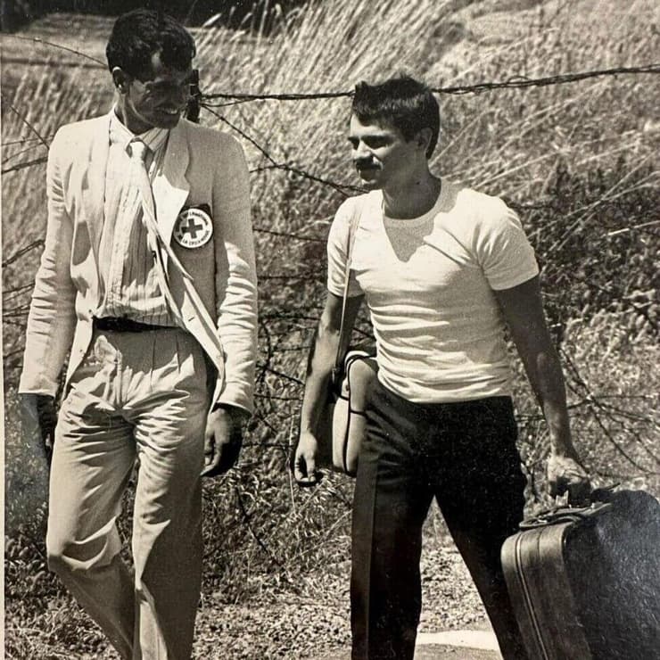 פרופ' נחום נשר בעת שחרורו מהשבי בסוריה