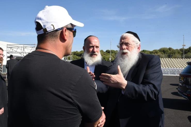 השר פרוש במירון השבוע (צילום: אביהו שפירא) מפגש עיתונאים לקראת הילולת רשב”י בהר מירון עם שר ירושלים ומסורת ישראל, מאיר פרוש ומפקד מחוז הצפון, ניצב מאיר אליהו