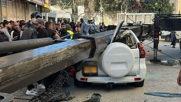 מנוף נפל בכפר עקב באזור מזרח ירושלים