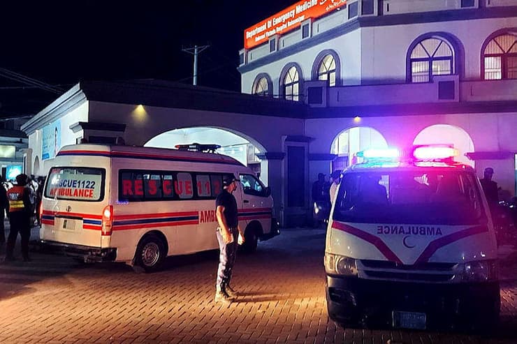 פינוי פצועים בפקיסטן (Asim Tanveer, AP) פינוי פצועים בפקיסטן בעקבות התקיפה של הודו