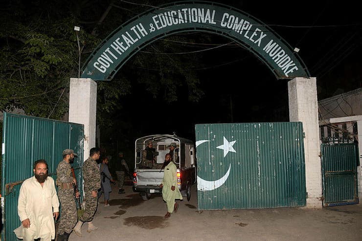 כוחות צבא פקיסטן בעיר לאהור