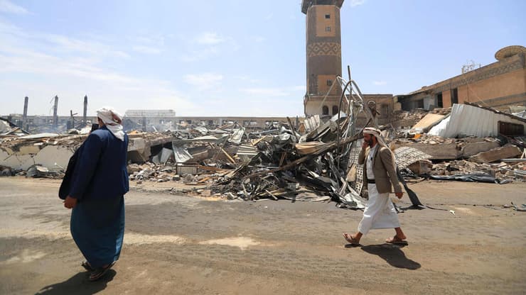 צילום: Mohammed HUWAIS / AFP ההרס בנמל התעופה בצנעא